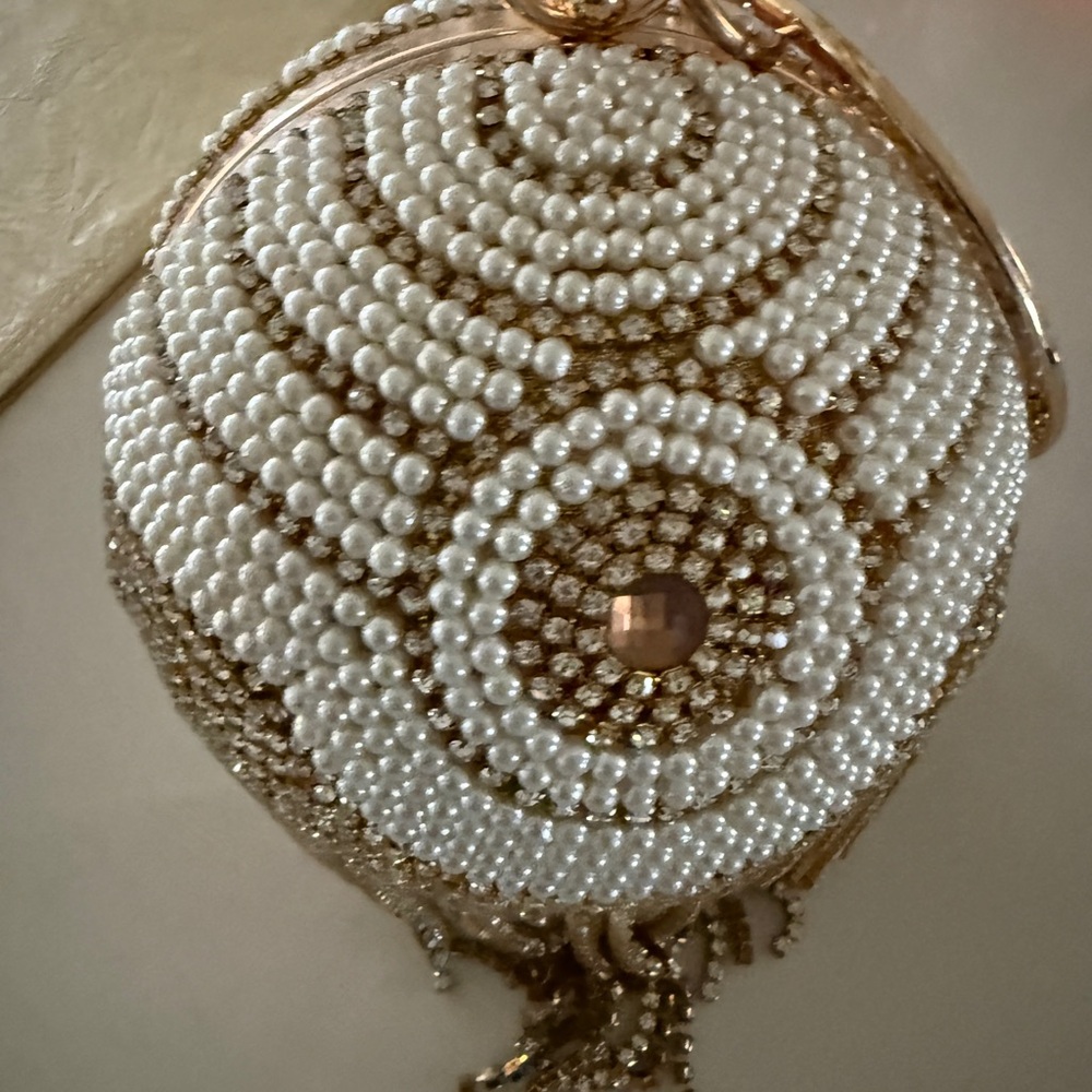 Elegant Pearl and Gold Evening Clutch - Picture 5 of 12